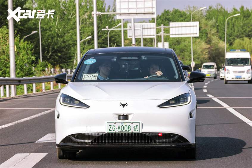 极狐汽车获得首批智能网联汽车准入和上路通行试点名单