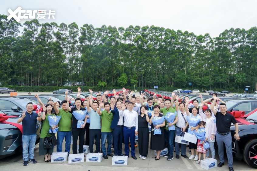 星纪元ET首批千车交付