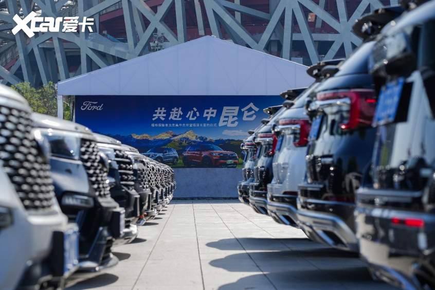 500台探险者新车集中交付