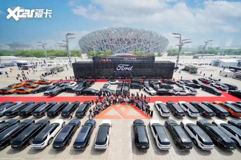 500台探险者新车集中交付