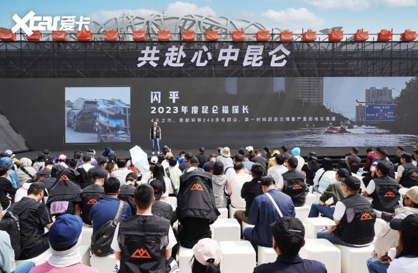 500台探险者新车集中交付