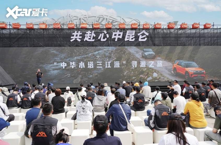 500台探险者新车集中交付