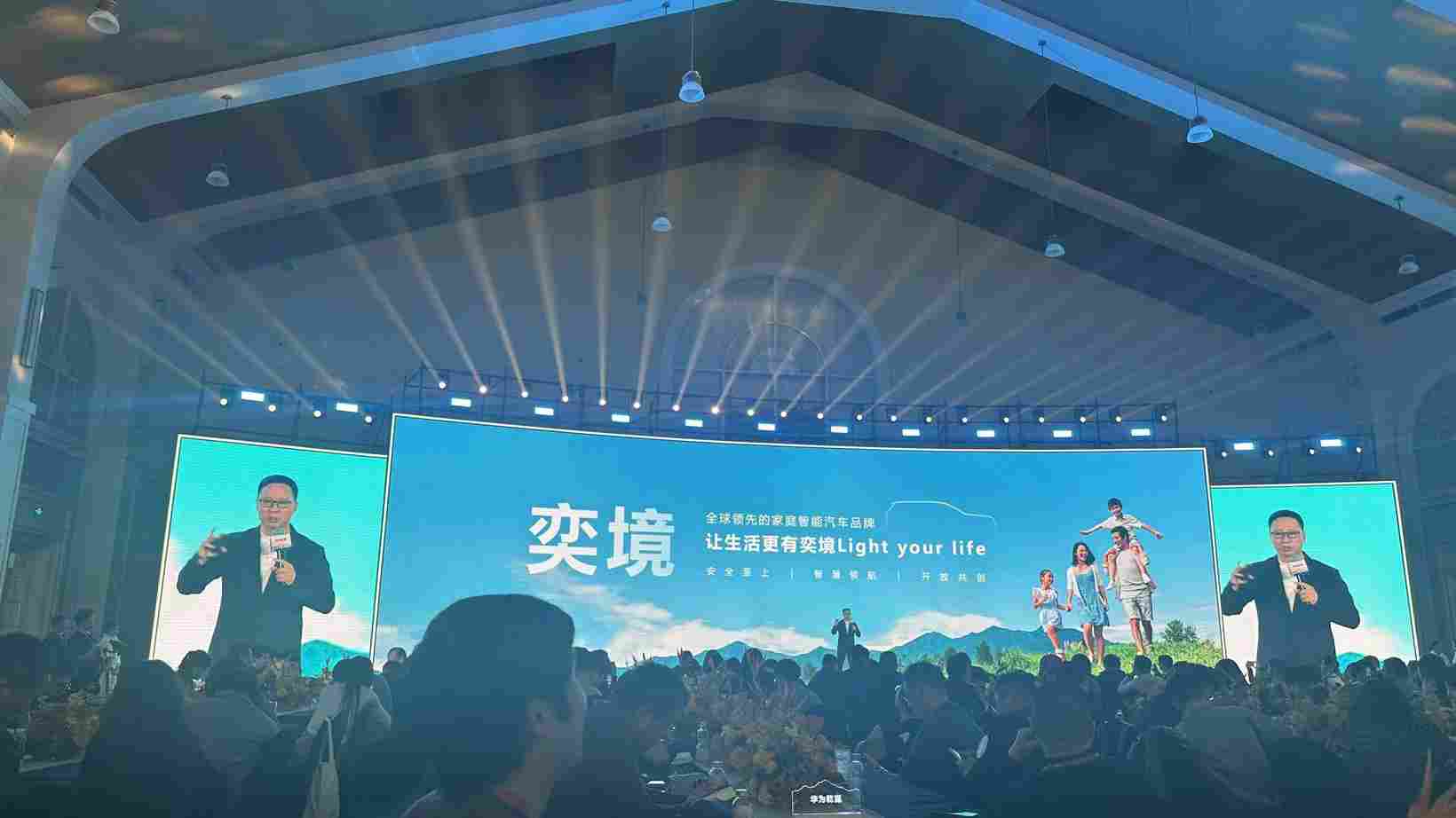 华为乾崑智驾，再向前一步