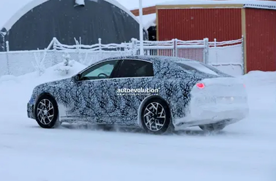 或下半年发布 全新奔驰C级纯电版谍照曝光